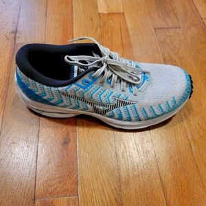 Womens mizuno Wave Rider Waveknit running shoes, size 8